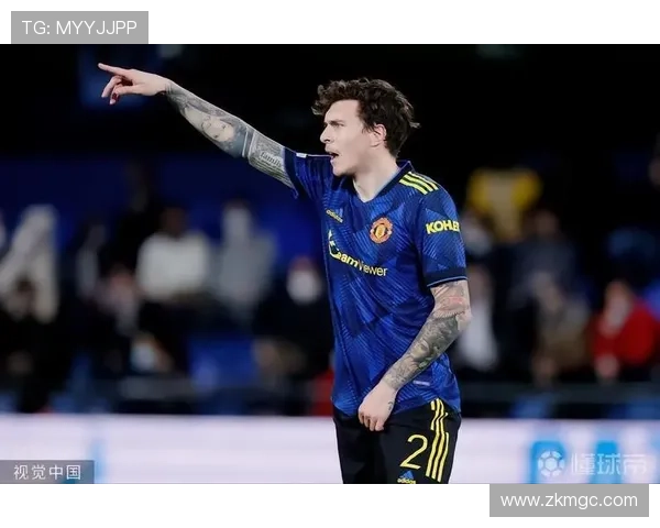 意大利球迷蒂福西近期助威表现稳健,主场氛围持续提升 意大利球迷蒂福西近期助威表现稳健,主场氛围持续提升