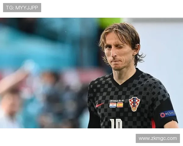 德容 vs 莫德里奇:中场组织与节奏控制能力对比分析 德容 vs 莫德里奇:中场组织与节奏控制能力对比分析